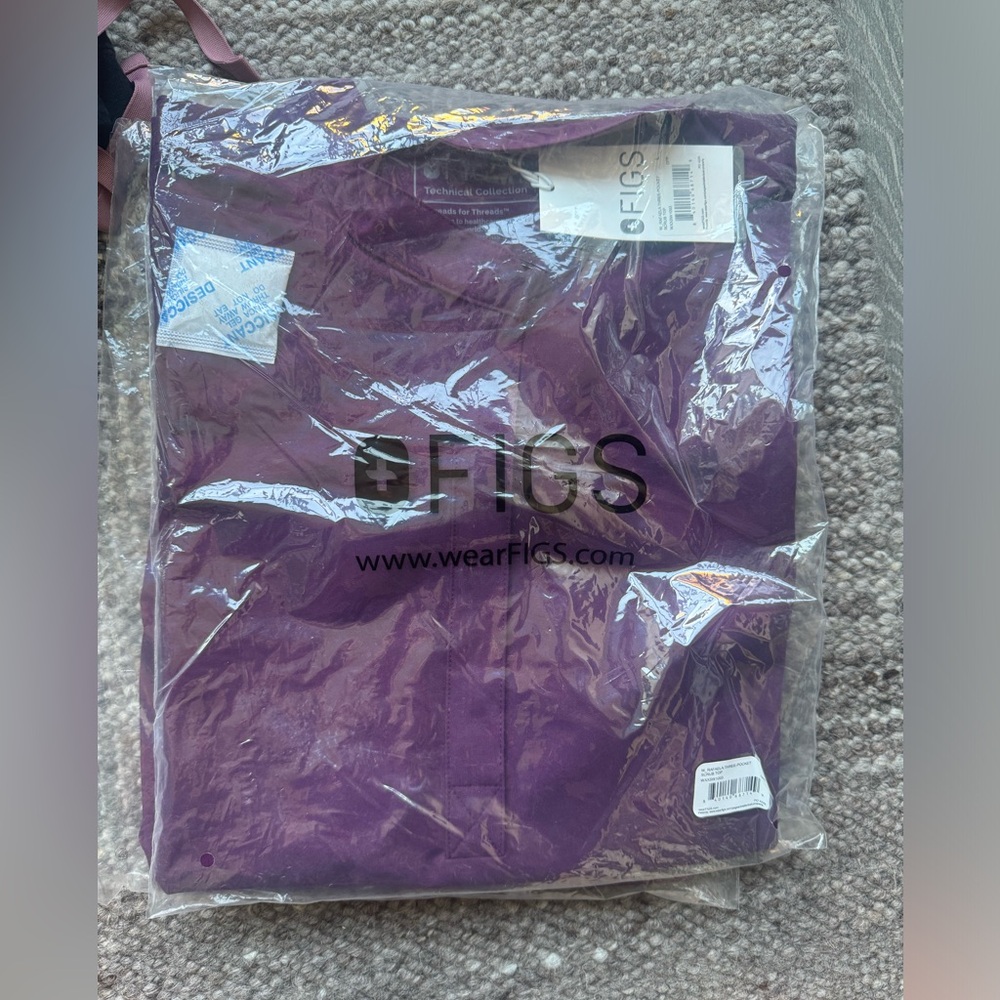 BNWT figs Rafaela scrub top sz L